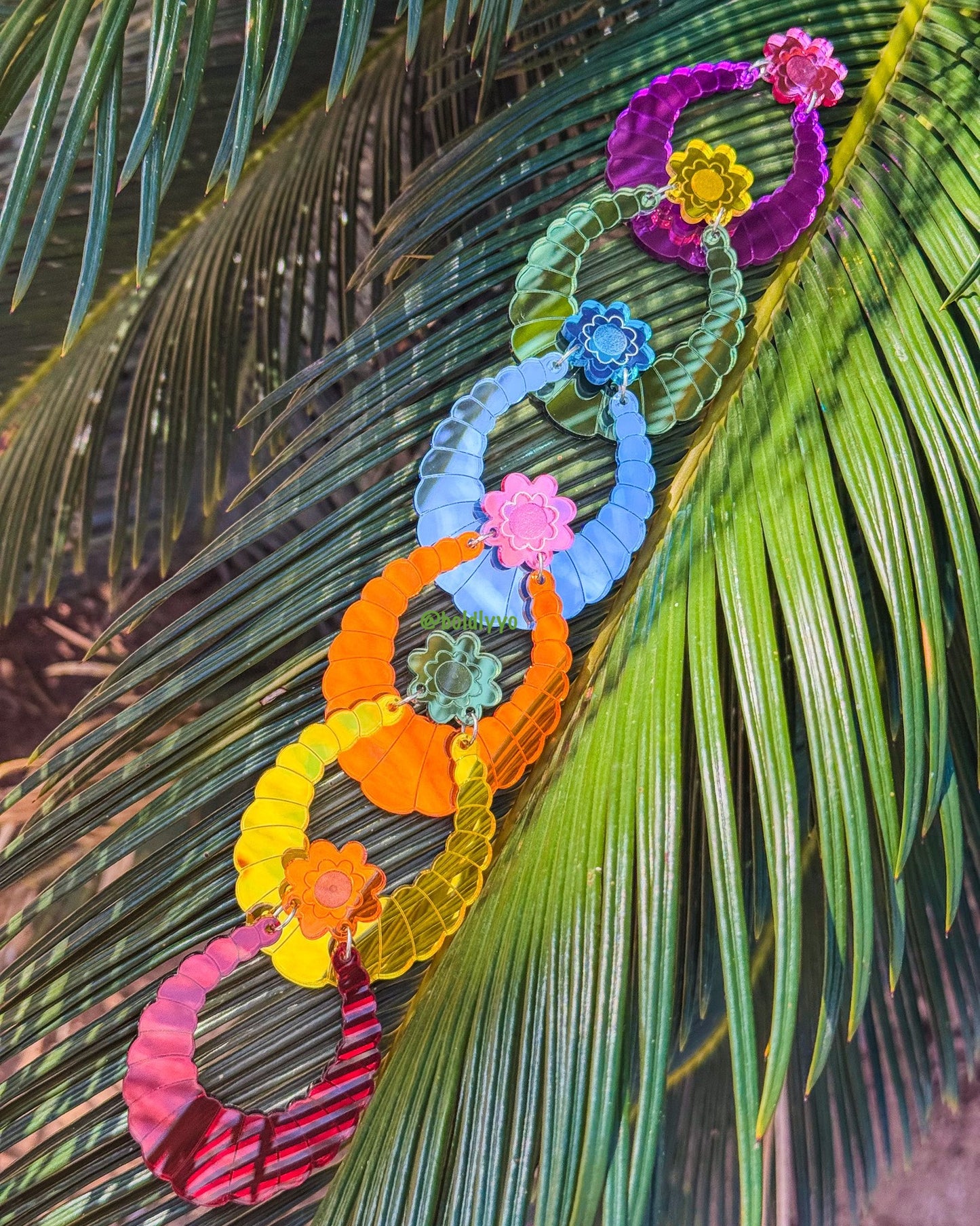 Scalloped Oval Hoops