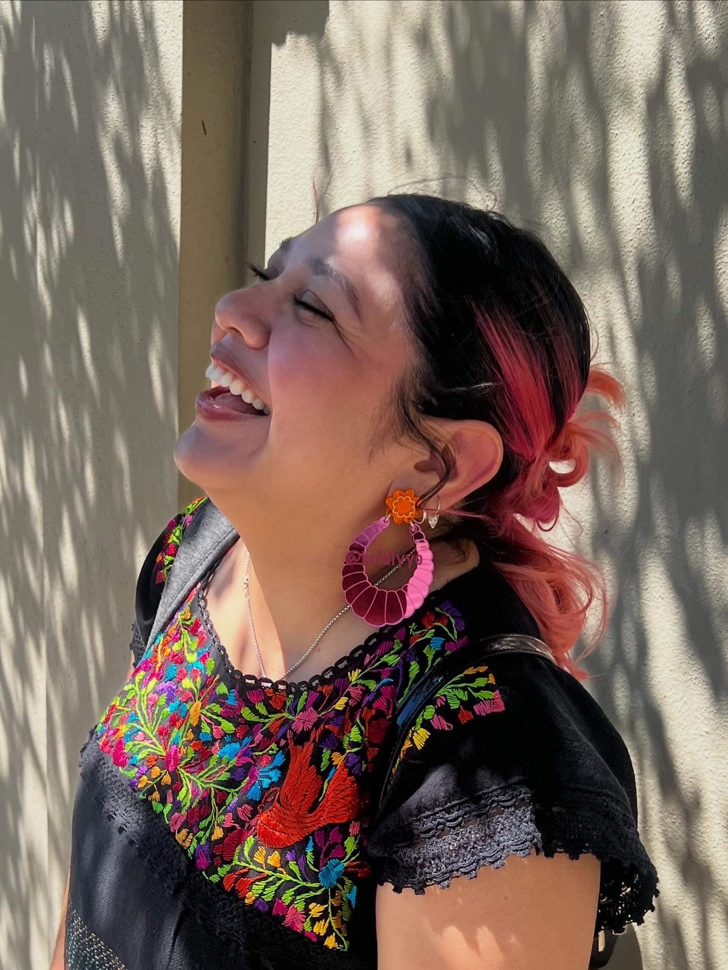 Scalloped Oval Hoops